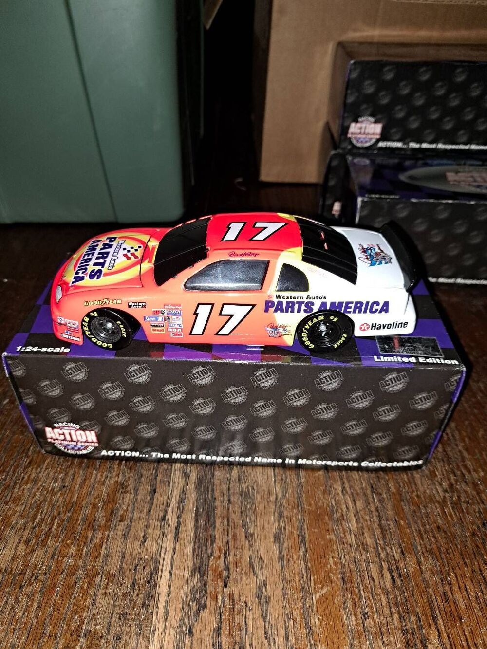 Vintage 96 Action Platinum Collectibles Darrell Waltrip Die Cast Nascar Race Car